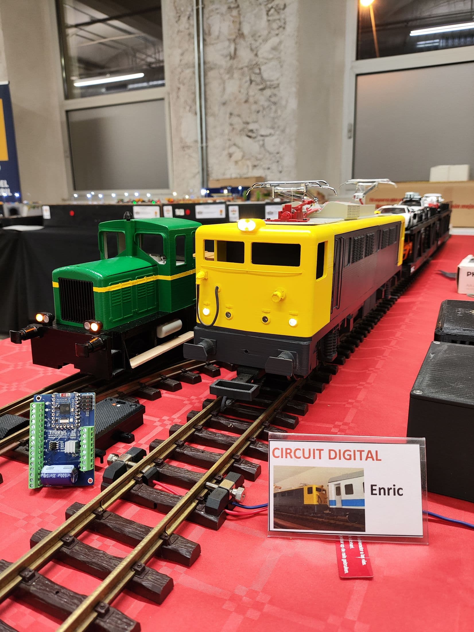 Stand de TruRail en una exposición