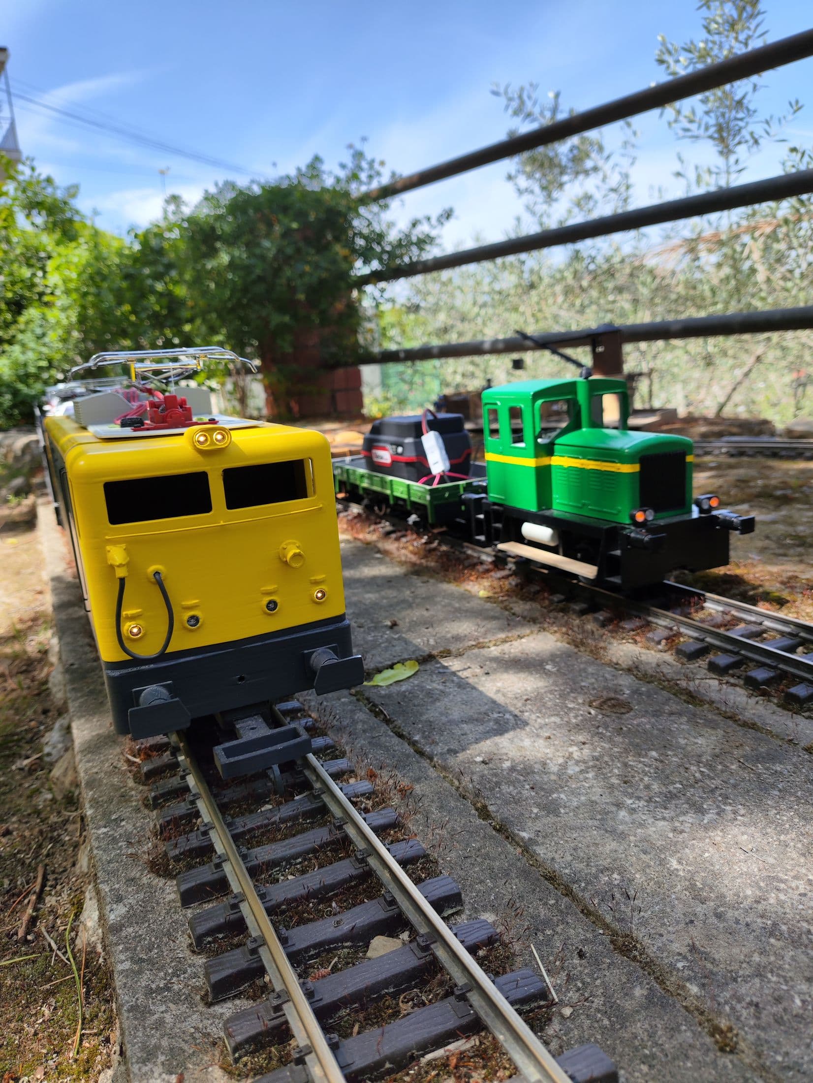 Locomotoras en vías paralelas